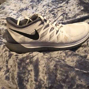 White Nike Free Runs